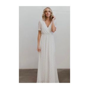 White lace maxi dress 👗⚪️